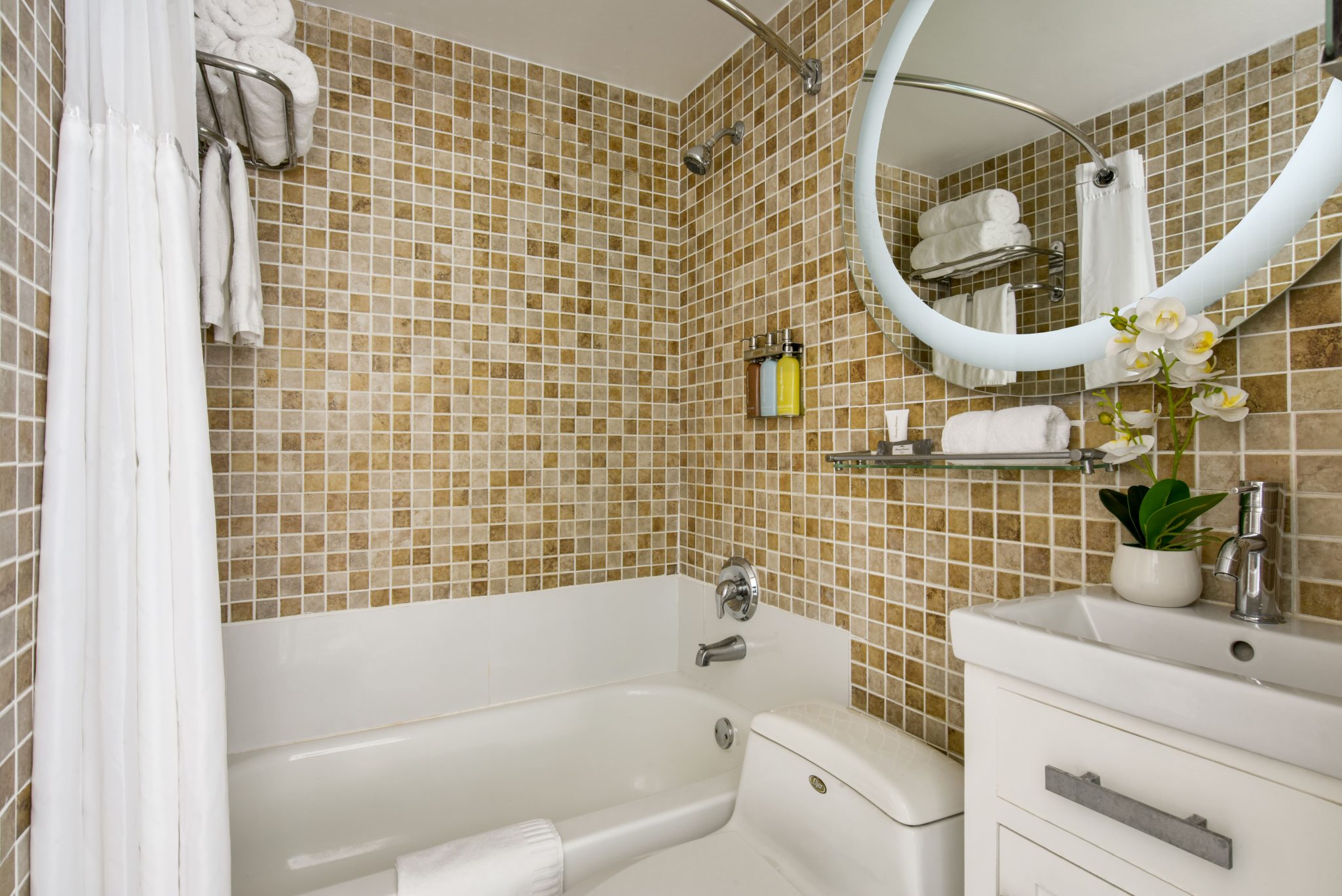 KHaydenBeaconHotelGuestroomBath